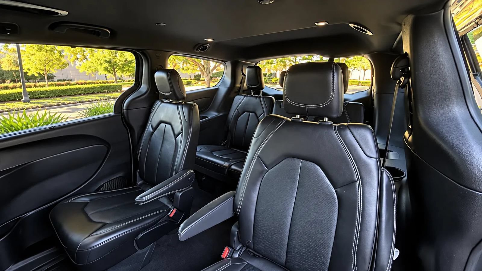 Used 2025 Chrysler Pacifica Select FWD image 23