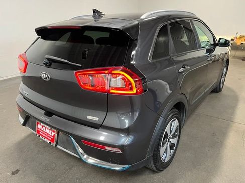 Used 2018 Kia Niro EX FWD image 3