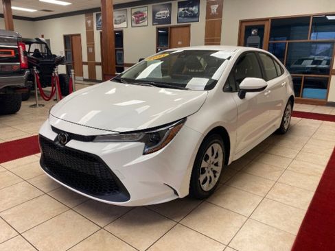 Used 2021 Toyota Corolla LE image 1