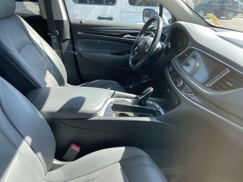 Used 2019 Buick Enclave Essence FWD image 6