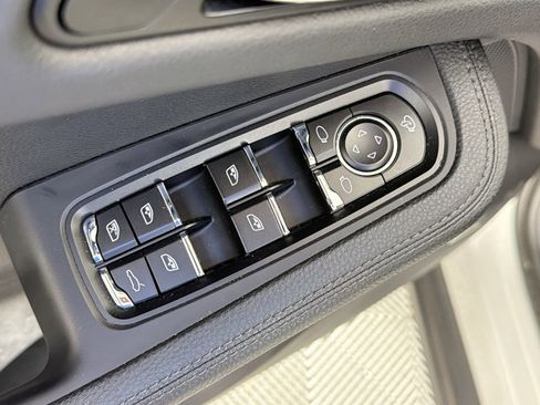Certified 2024 Porsche Macan AWD/4WD image 13