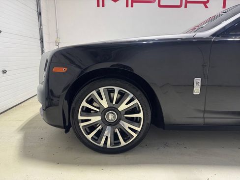 Used 2018 Rolls-Royce Ghost w/ Dynamic Package RWD image 3