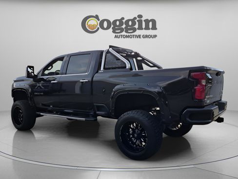 Used 2023 Chevrolet Silverado 2500 High Country w/ Z71 Off-Road Package AWD/4WD image 3
