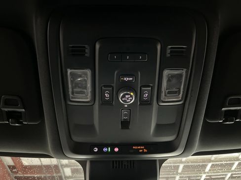 Used 2023 Chevrolet Suburban Premier image 22