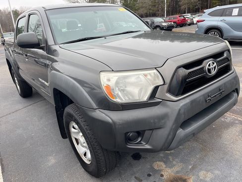 Used 2013 Toyota Tacoma PreRunner image 4