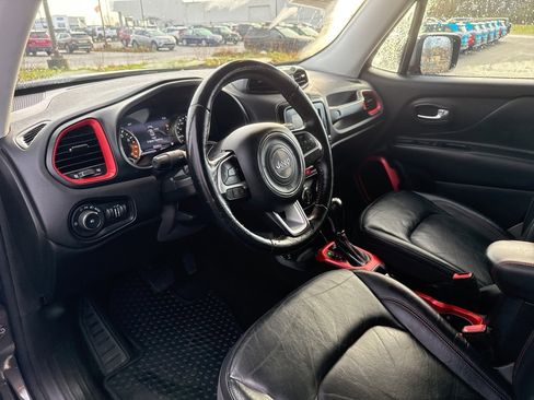 Used 2017 Jeep Renegade Trailhawk w/ Premium Trailhawk Package image 15