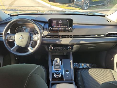 Used 2024 Mitsubishi Outlander ES image 15