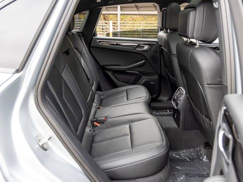 Certified 2026 Porsche Macan AWD/4WD image 58