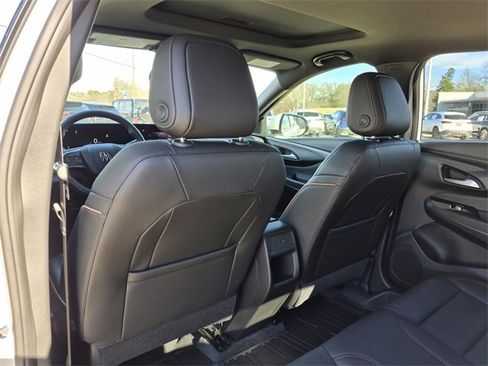 Used 2025 Buick Envista Avenir image 29