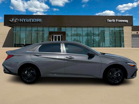 New 2026 Hyundai Elantra SEL Sport Premium FWD image 9