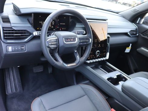 Used 2025 GMC Acadia AT4 w/ LPO, Floor Liner Package AWD/4WD image 5