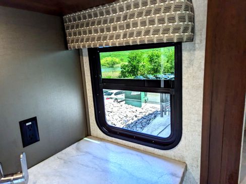 Used 2019 Chevrolet Express 4500 w/ RV Package image 85