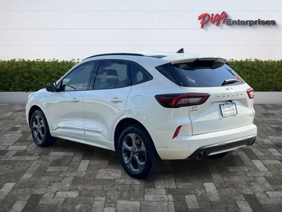 Used 2023 Ford Escape ST-Line w/ Tech Pack #1 AWD/4WD image 2