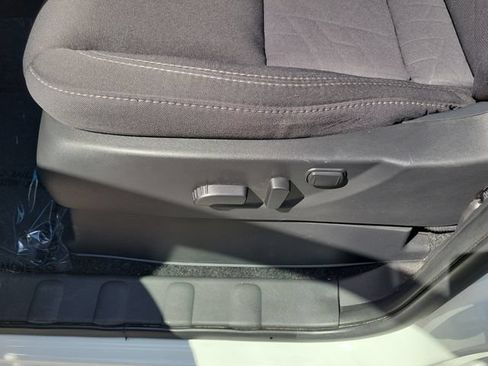 Used 2025 Nissan Frontier SV w/ SV Convenience Package RWD image 8