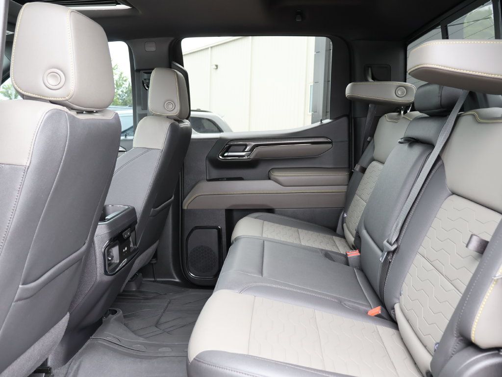Used 2023 Chevrolet Silverado 1500 ZR2 w/ Technology Package AWD/4WD image 17