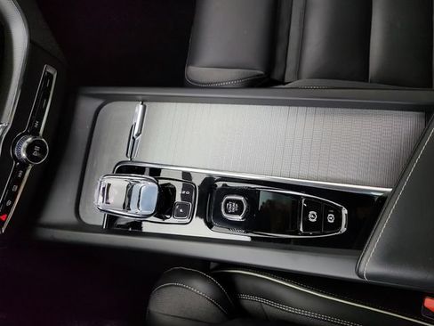 Used 2024 Volvo XC60 T8 Ultimate w/ Protection Package Premier AWD/4WD image 39