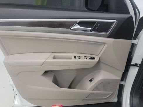 Used 2019 Volkswagen Atlas SE w/ Panoramic Sunroof Package FWD image 13