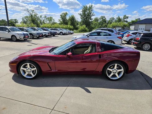 Used 2006 Chevrolet Corvette Coupe w/ Preferred Equipment Group RWD image 4