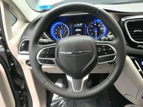 Used 2023 Chrysler Voyager LX image 18