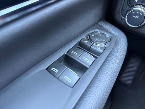 Used 2025 GMC Yukon Denali AWD/4WD image 24