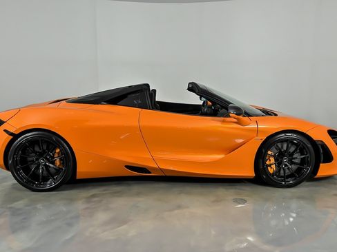 Used 2022 McLaren 720S Performance RWD image 12
