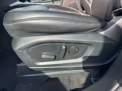 Used 2024 Ford Explorer XLT w/ Equipment Group 202A image 11