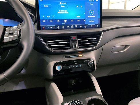 Used 2025 Ford Escape SE w/ PHEV Premium Package image 6