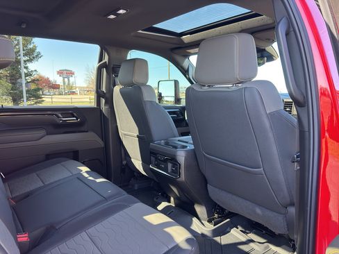 Used 2024 Chevrolet Silverado 2500 ZR2 w/ Technology Package AWD/4WD image 14