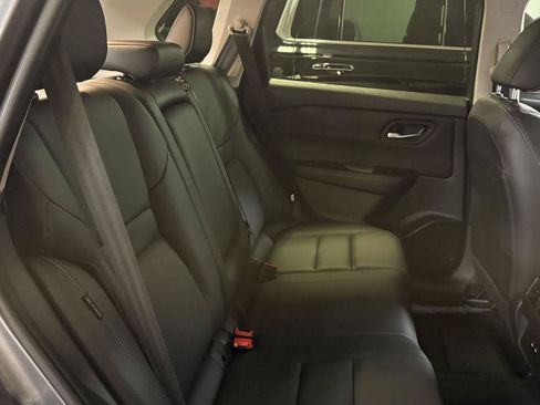 Used 2025 Nissan Rogue SL AWD/4WD image 18