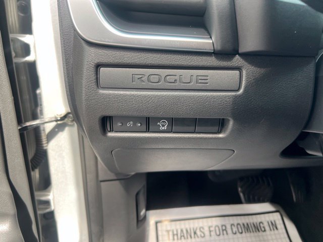 Used 2024 Nissan Rogue S AWD/4WD image 15