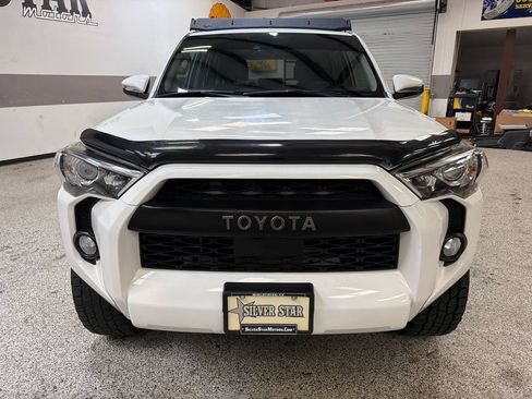 Used 2020 Toyota 4Runner SR5 AWD/4WD image 12