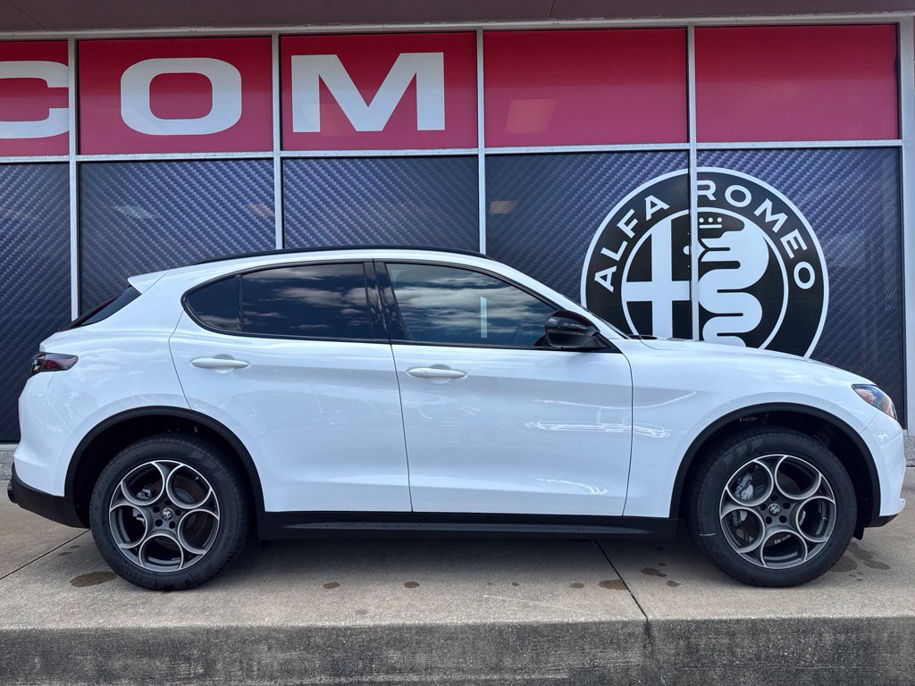 New 2026 Alfa Romeo Stelvio Sprint AWD/4WD image 4