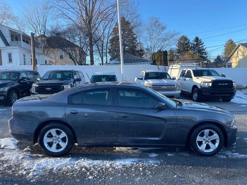 Used 2014 Dodge Charger SE image 7