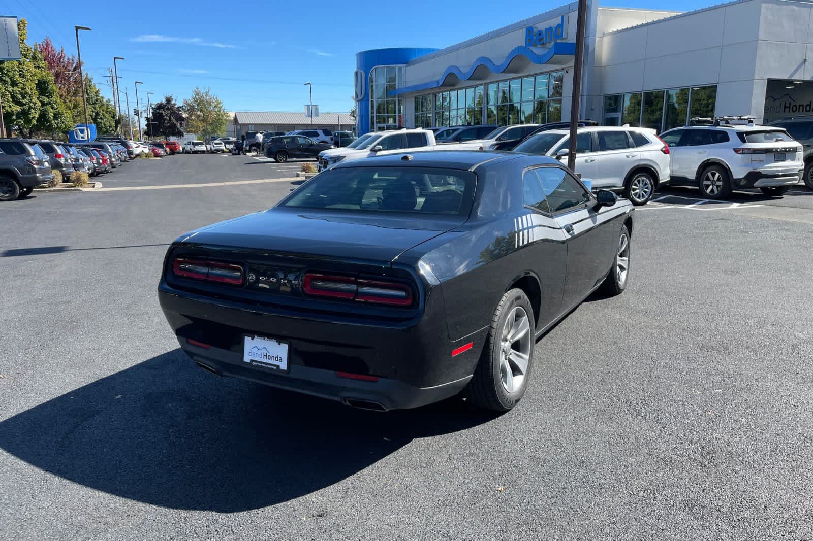 Used 2015 Dodge Challenger SXT RWD image 5