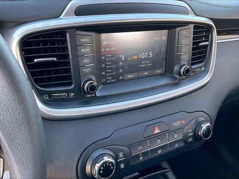 Used 2020 Kia Sorento L image 6
