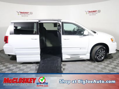 Used 2017 Dodge Grand Caravan SXT w/ Rear Park Assist Package