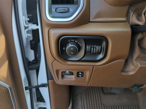 Used 2019 RAM 1500 Laramie image 20