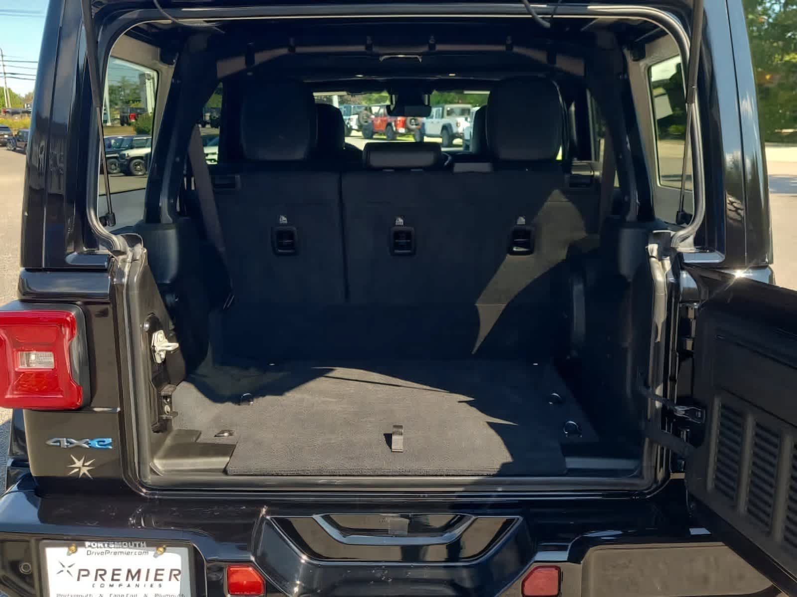 Used 2024 Jeep Wrangler High Altitude AWD/4WD image 27