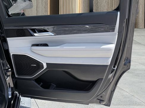 Used 2022 Jeep Wagoneer Series II w/ Premium Group I image 41