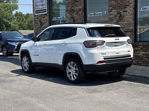 Used 2022 Jeep Compass Latitude w/ Sun and Sound Group AWD/4WD image 2
