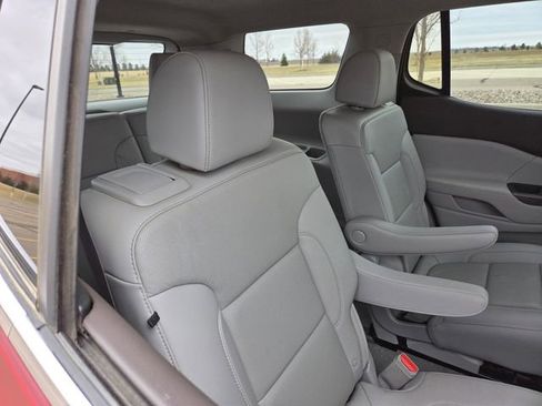 Used 2021 GMC Acadia SLT w/ Technology Package AWD/4WD image 45