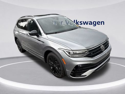 Used 2022 Volkswagen Tiguan SE R-Line FWD image 3