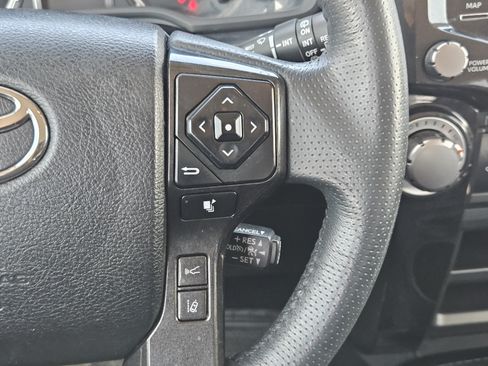 Used 2021 Toyota 4Runner TRD Off-Road AWD/4WD image 28