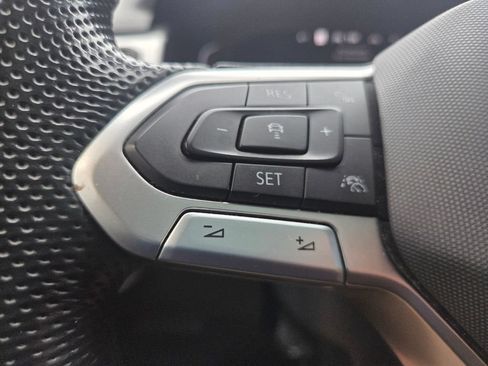 Used 2022 Volkswagen Atlas Cross Sport SEL R-Line AWD/4WD image 13