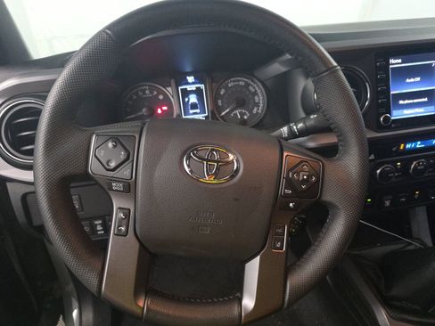 Used 2022 Toyota Tacoma TRD Off-Road image 9