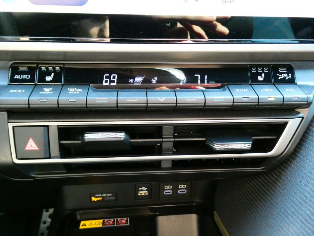 Used 2026 Toyota Camry SE w/ Multimedia Upgrade Package FWD image 31