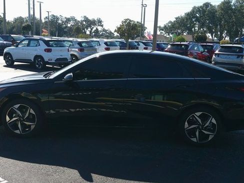 Certified 2021 Hyundai Elantra SEL w/ Convenience + Premium Package image 19