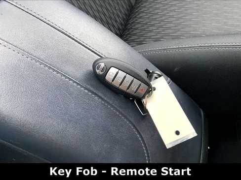 Used 2018 Nissan Rogue SV image 12