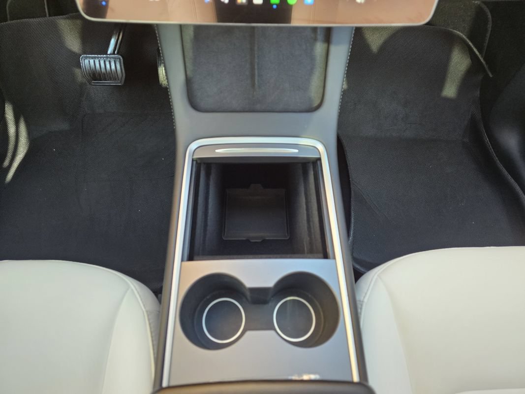 Used 2022 Tesla Model Y Long Range AWD/4WD image 29