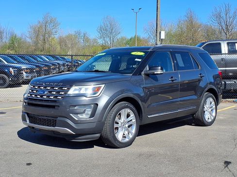 Used 2017 Ford Explorer XLT w/ Equipment Group 202A image 1